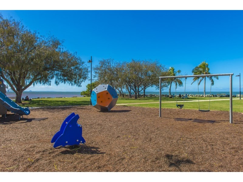 5 and 9 Second Avenue, Scarborough QLD 4020