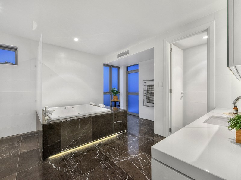 22 Langside Road, Hamilton QLD 4007