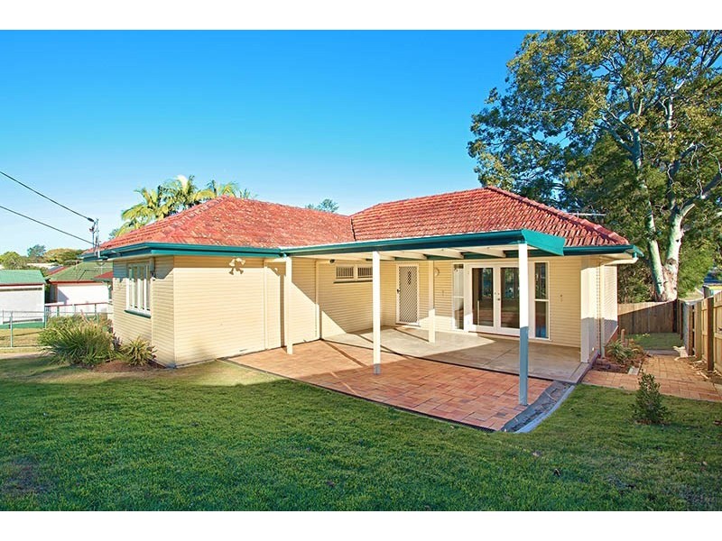 1 Deramore Street, Wavell Heights QLD 4012