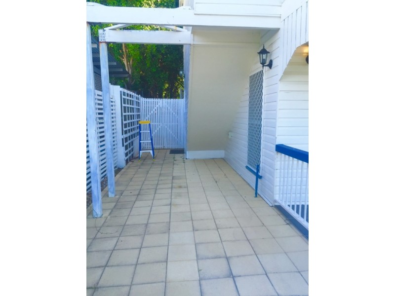 20A Pine Street, Hamilton QLD 4007