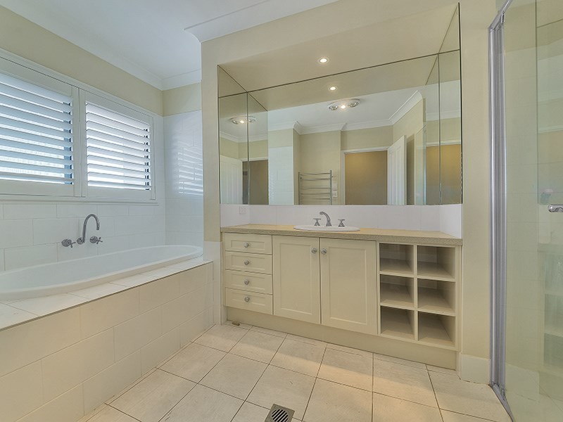 23 Azienda Place, Bridgeman Downs QLD 4035