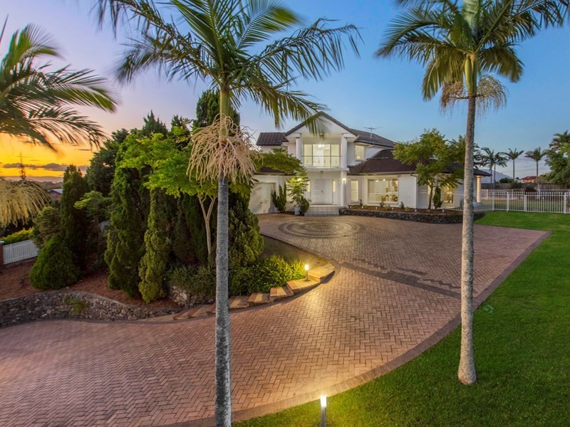 25 Saturn Crescent, Bridgeman Downs QLD 4035