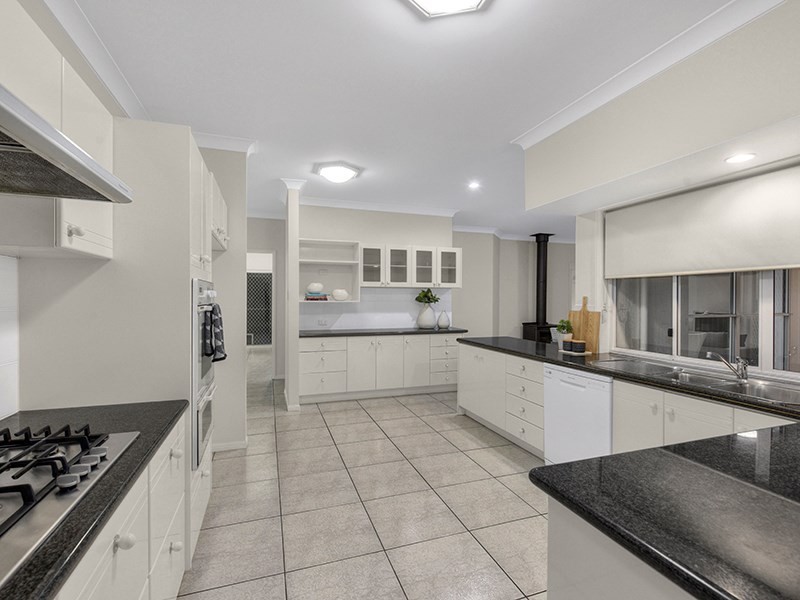 25 Saturn Crescent, Bridgeman Downs QLD 4035