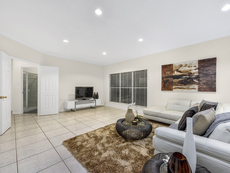 25 Saturn Crescent, Bridgeman Downs QLD 4035