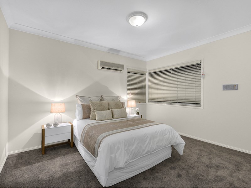 25 Saturn Crescent, Bridgeman Downs QLD 4035