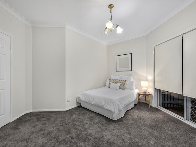 25 Saturn Crescent, Bridgeman Downs QLD 4035