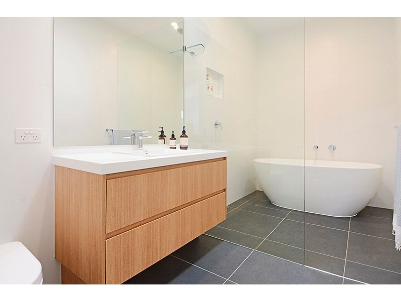 66 Winchester Street, Hamilton QLD 4007