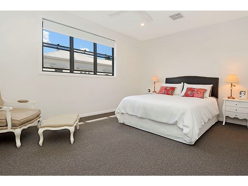 66 Winchester Street, Hamilton QLD 4007