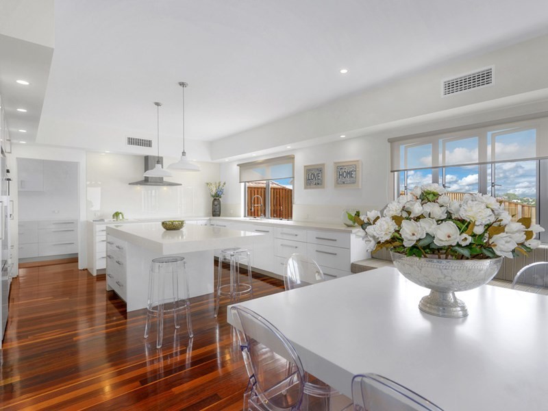 4 Windermere Road, Hamilton QLD 4007