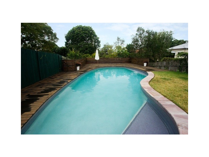 10 Thorpe Street, Wooloowin QLD 4030