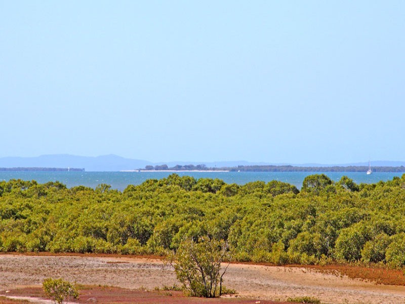 807 Esplanade, Lota QLD 4179