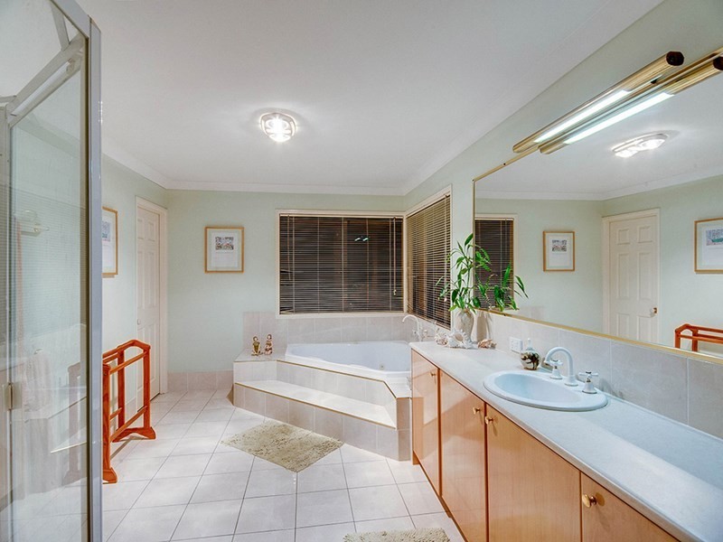 21 Quandong Crescent, Arana Hills QLD 4054