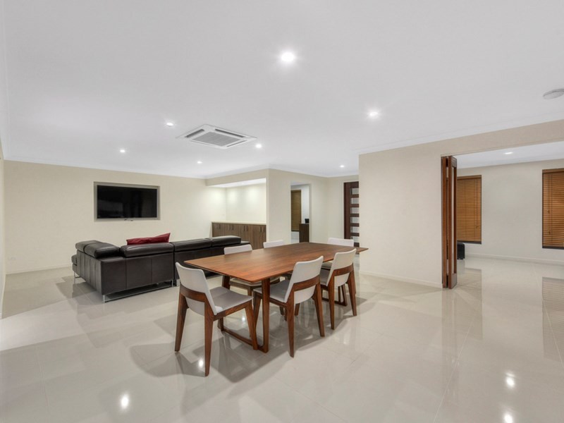 4 Cassia Street, Bridgeman Downs QLD 4035