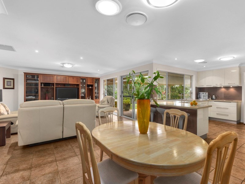 71 Halleys Crescent, Bridgeman Downs QLD 4035