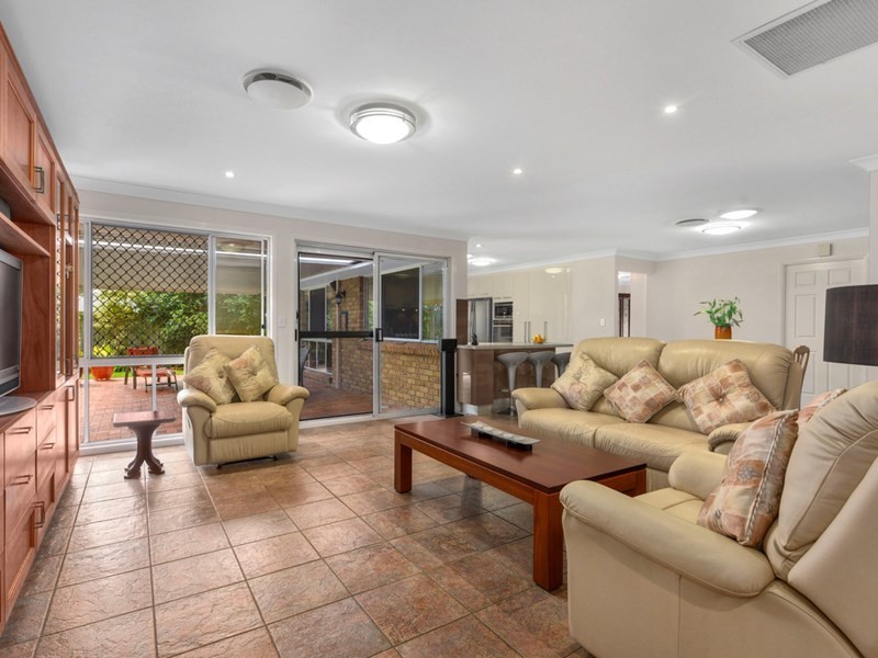 71 Halleys Crescent, Bridgeman Downs QLD 4035