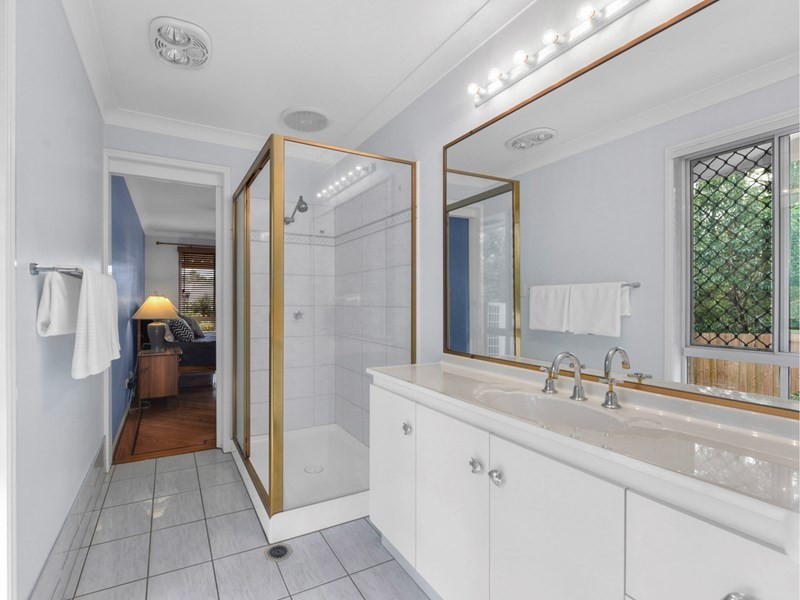 71 Halleys Crescent, Bridgeman Downs QLD 4035