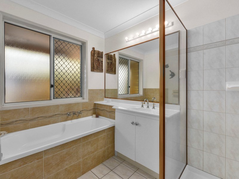 71 Halleys Crescent, Bridgeman Downs QLD 4035