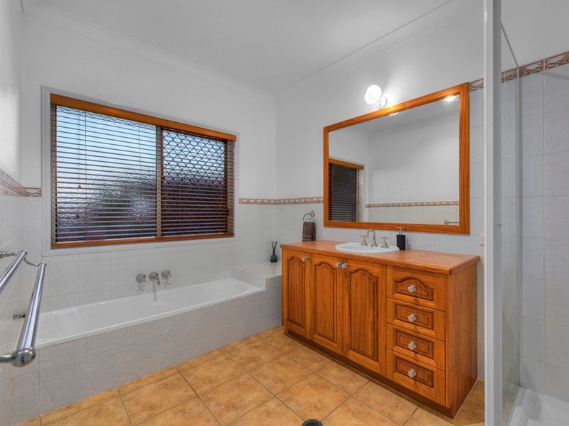 12 Capricorn Place, Bridgeman Downs QLD 4035