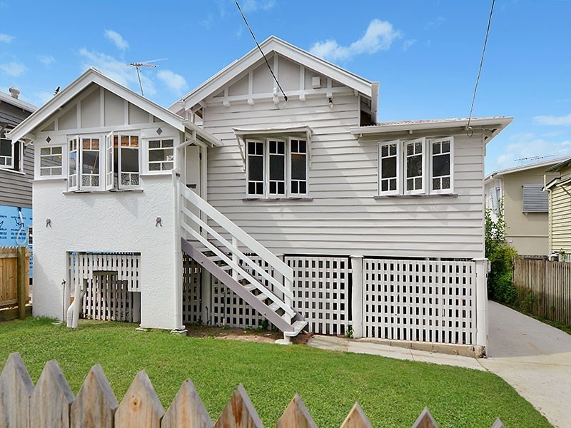 11 Bradley Avenue, Kedron QLD 4031