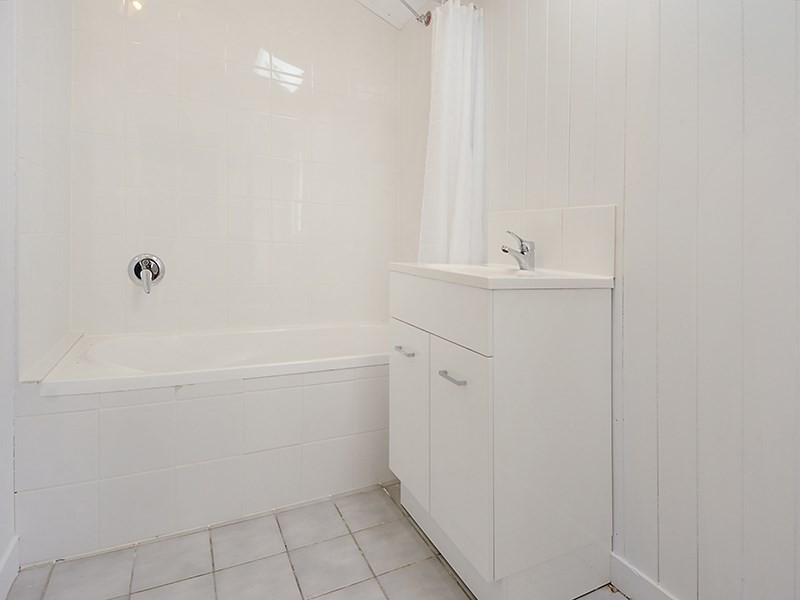 11 Bradley Avenue, Kedron QLD 4031