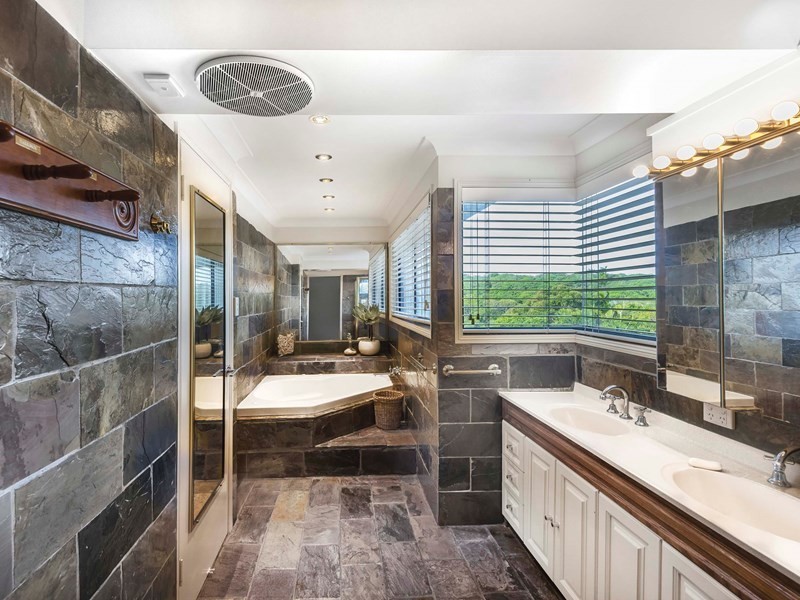 23 George Nothling Drive, Point Lookout QLD 4183