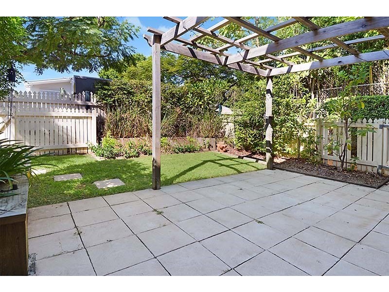 2/92 Woodville Street, Hendra QLD 4011