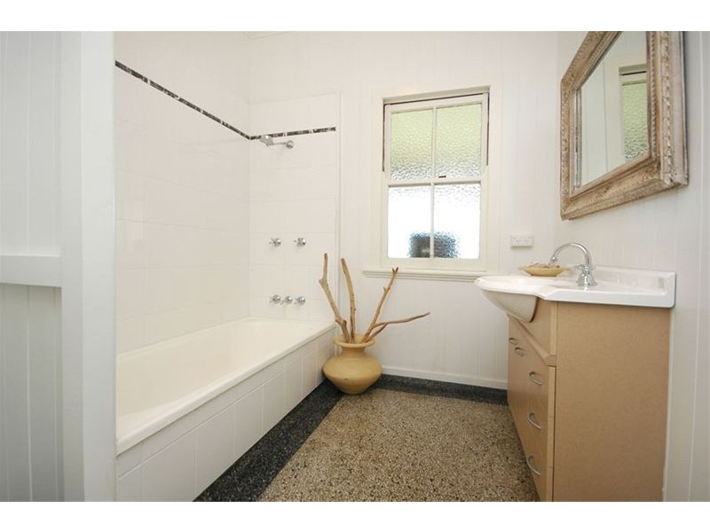 68 Eighth Avenue, Kedron QLD 4031