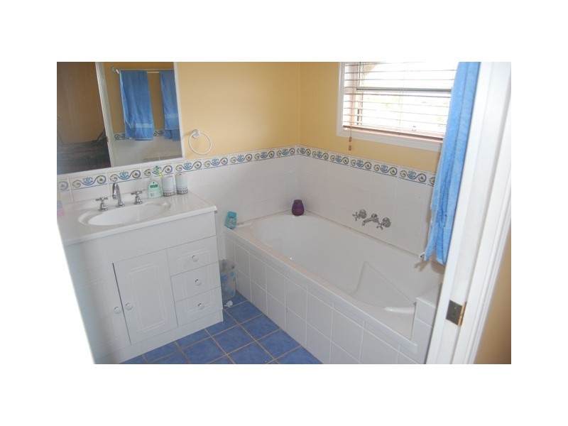 8 Rothschild Street, Eatons Hill QLD 4037