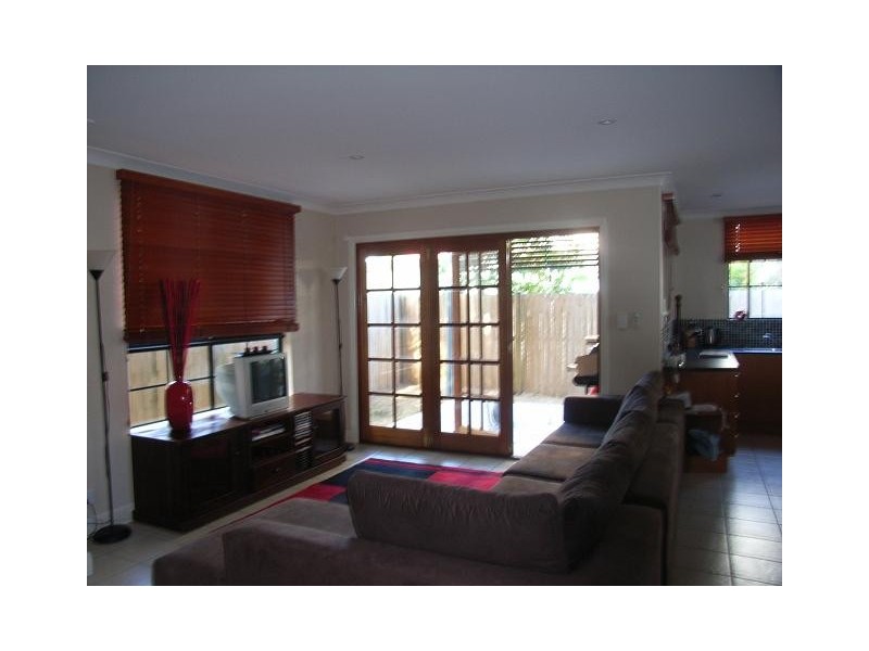 26 Rosina Street, Kangaroo Point QLD 4169