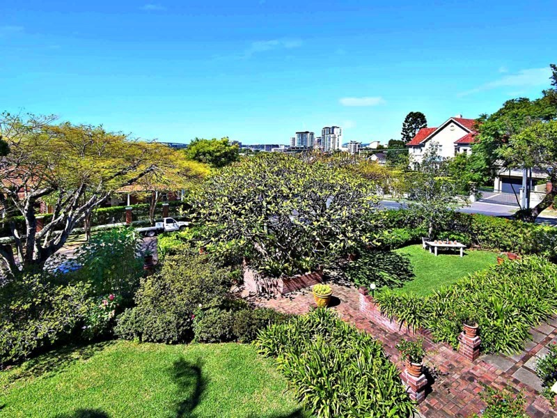 4 Sutherland Avenue, Ascot QLD 4007