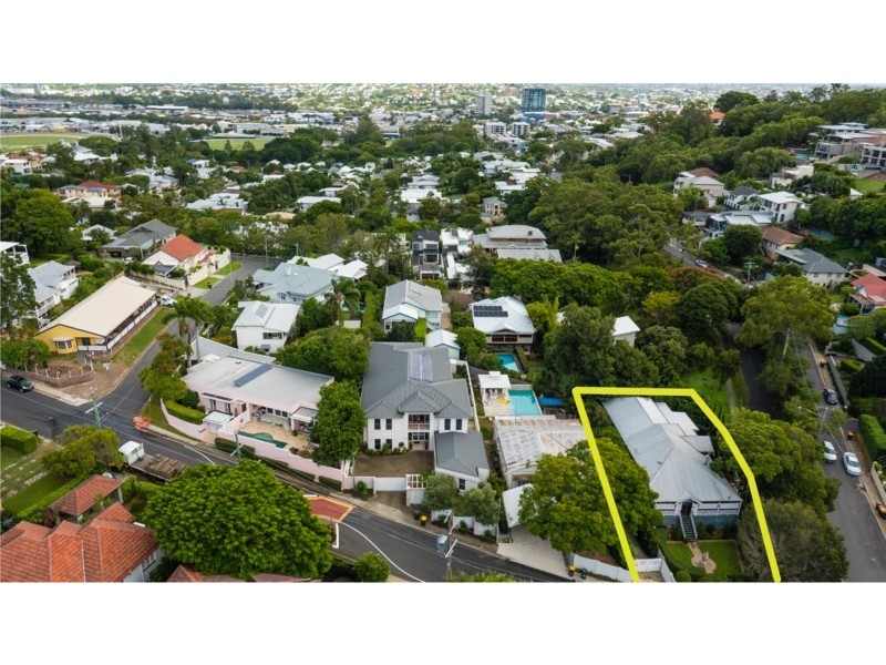 70 Hipwood Road, Hamilton QLD 4007