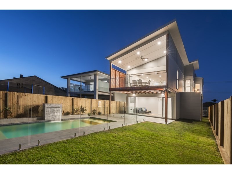 97 Raceview Avenue, Hendra QLD 4011