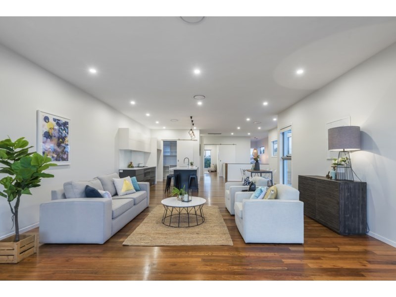 97 Raceview Avenue, Hendra QLD 4011