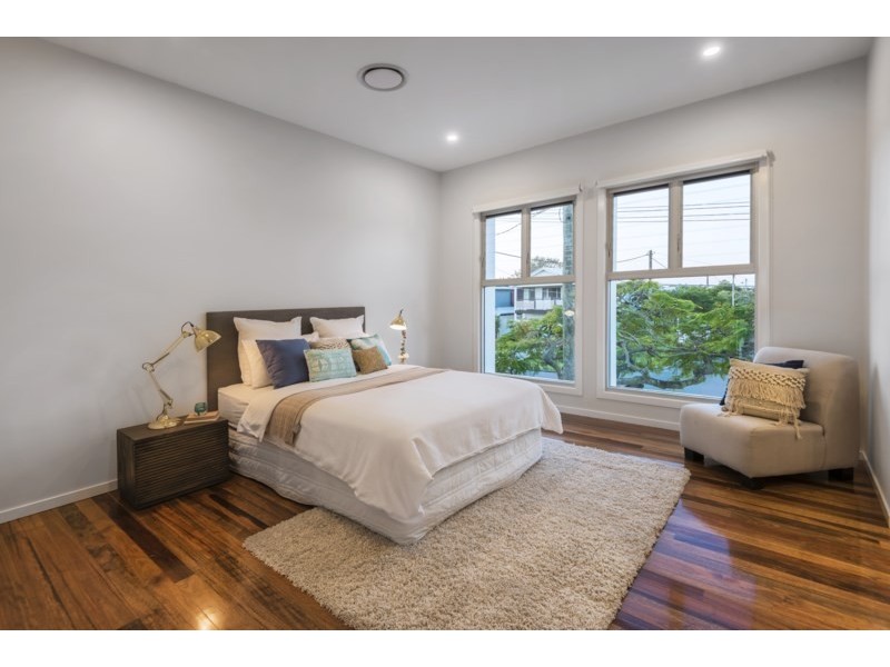 97 Raceview Avenue, Hendra QLD 4011