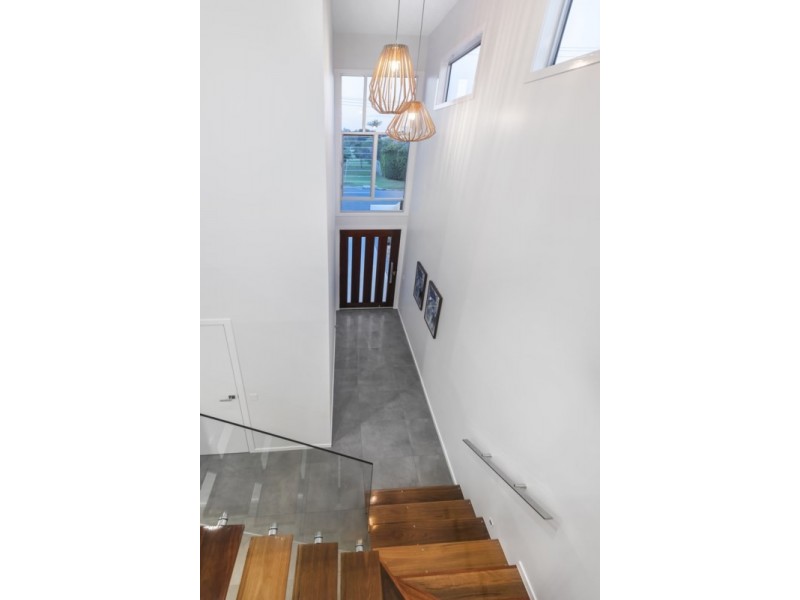 97 Raceview Avenue, Hendra QLD 4011