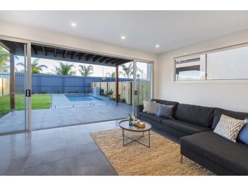 97 Raceview Avenue, Hendra QLD 4011