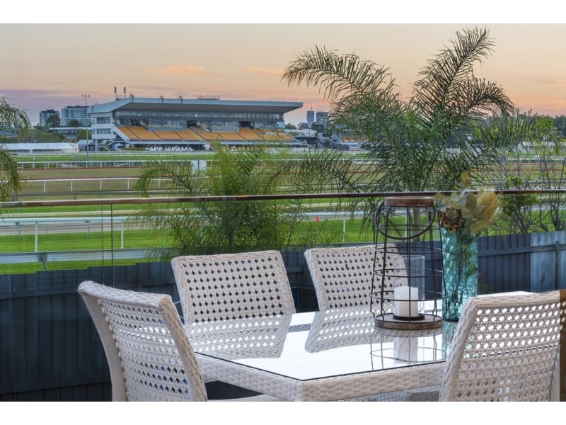 97 Raceview Avenue, Hendra QLD 4011