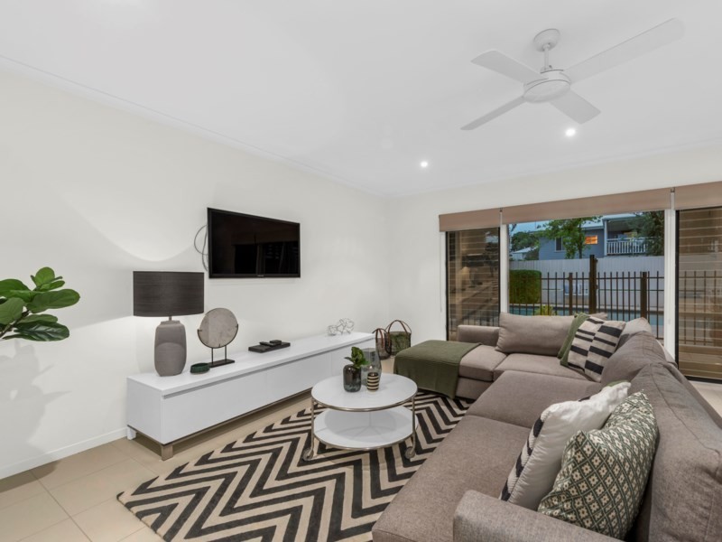 8 Pole Street, Northgate QLD 4013