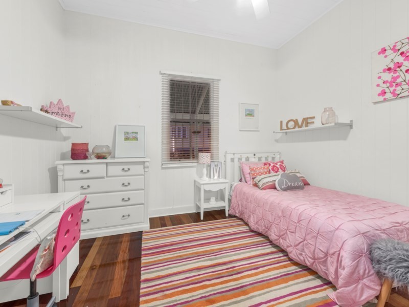 8 Pole Street, Northgate QLD 4013