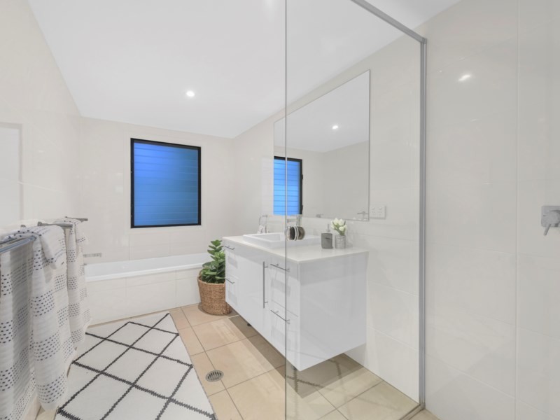 8 Pole Street, Northgate QLD 4013