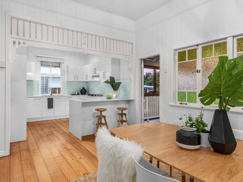 16 Cromwell Street, Wooloowin QLD 4030