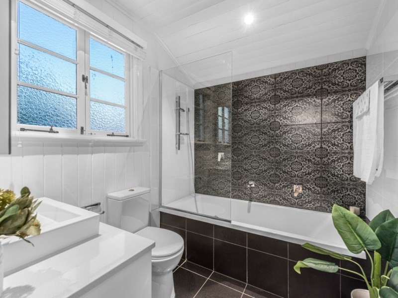 16 Cromwell Street, Wooloowin QLD 4030