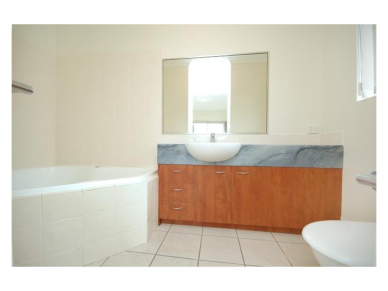 4/102 Racecourse Road, Hamilton QLD 4007