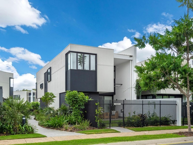 601/12 Parkside Circuit, Hamilton QLD 4007