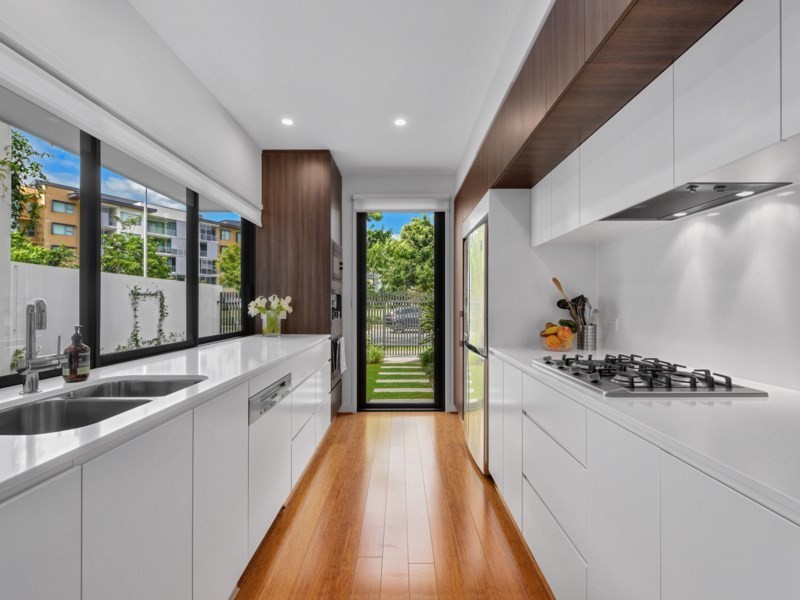 601/12 Parkside Circuit, Hamilton QLD 4007