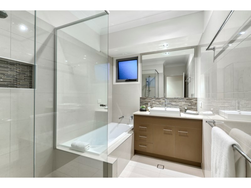 2/68 Rose Lane, Gordon Park QLD 4031