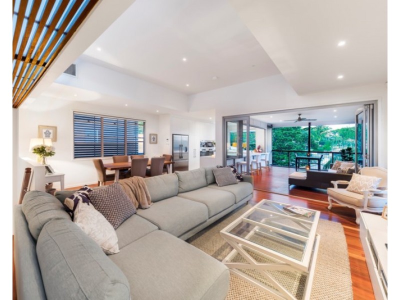 19 Pine Street, Hamilton QLD 4007