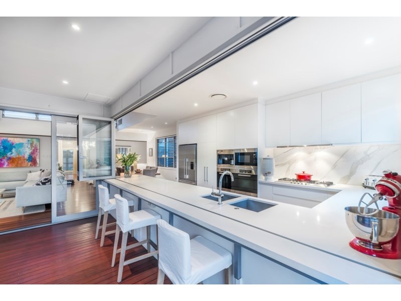 19 Pine Street, Hamilton QLD 4007