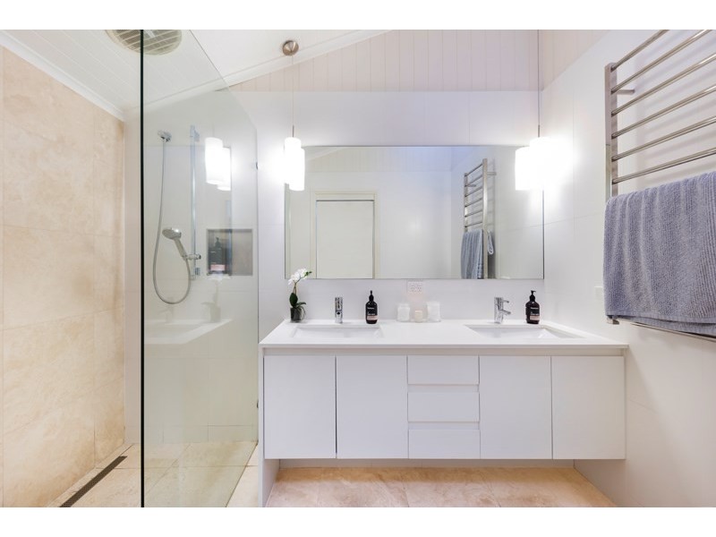 19 Pine Street, Hamilton QLD 4007