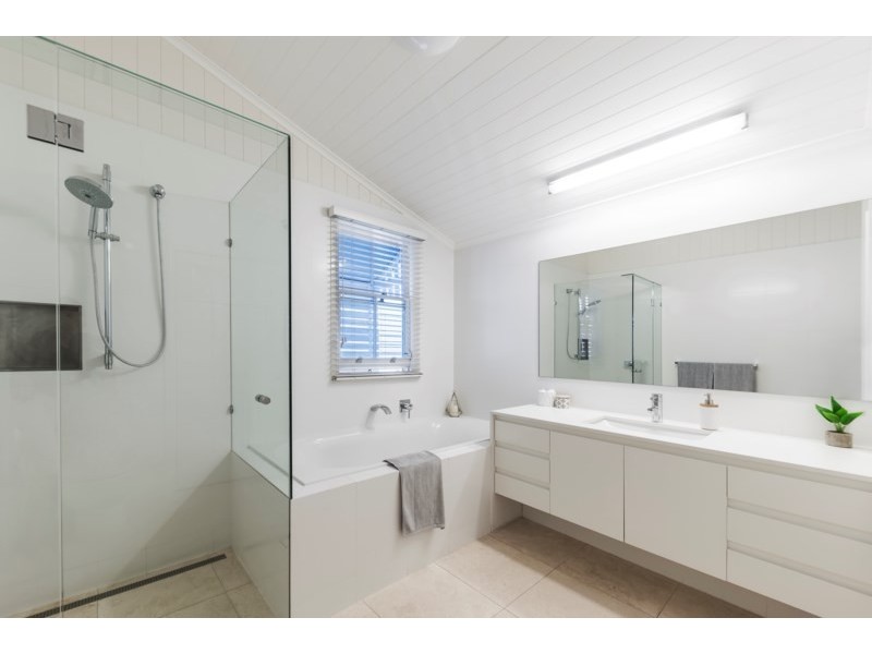 19 Pine Street, Hamilton QLD 4007